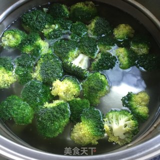 Garlic Broccoli with Fungus recipe