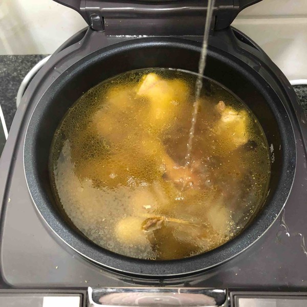 Black Wolfberry Health Chicken Soup recipe