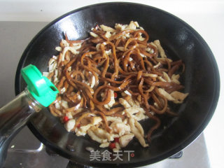 Stir-fried Shredded Chicken with Celery Chiba Tofu recipe