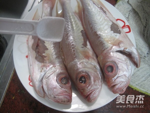 Fried and Braised Bigeye recipe