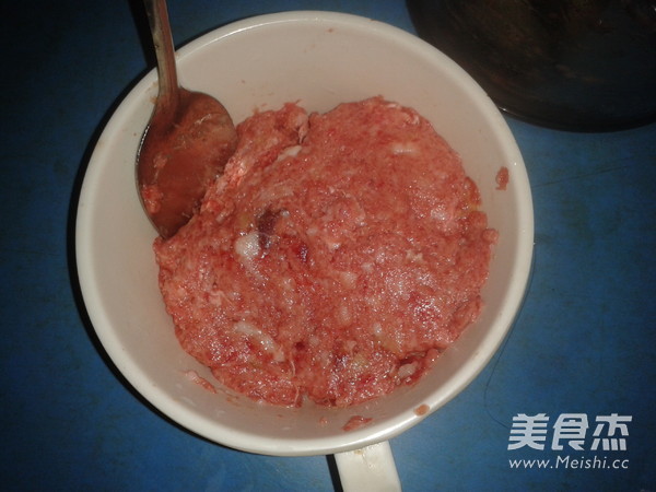 Steamed Beef and Lotus Root Meatballs recipe