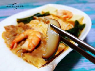 Noodles with Fresh Shrimp and Vegetables recipe