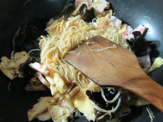 Stir-fried Rice Noodles with Black Fungus, Duck Egg and Shrimp Balls recipe