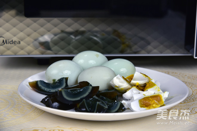 Three-color Eggs (microwave Version) recipe