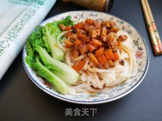 Noodles with Mushroom Meat Sauce recipe