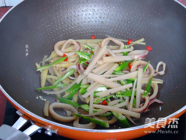 Stir Fried Squid Rings with Winter Bamboo Shoots recipe