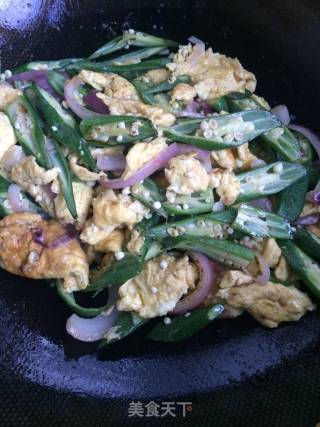 Scrambled Eggs with Onion and Okra recipe