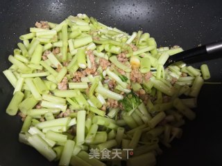 Stir-fried Water Spinach with Minced Meat recipe