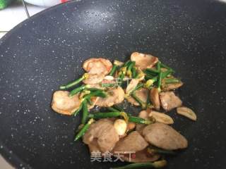 Stir-fried Pork Roll with Top Flower and Cucumber recipe