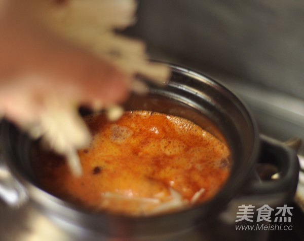 Tomato Enoki Mushroom Soup recipe