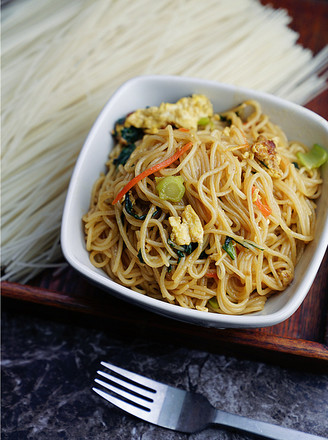 Fried Noodles with Vegetables and Eggs recipe