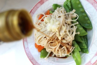 Refreshing Delicacy in Summer-snow Peas Mixed with Golden Needles recipe