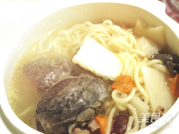 Stewed Huajiao Black-bone Chicken Noodles with Chinese Wolfberry recipe