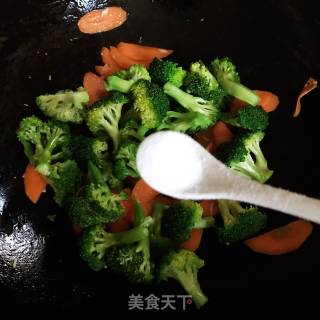 Stir-fried Carrots with Broccoli recipe