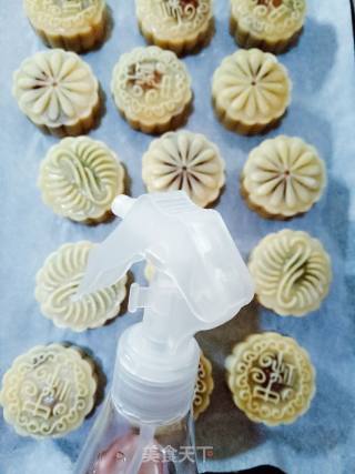 Cantonese-style Moon Cakes (75g) recipe