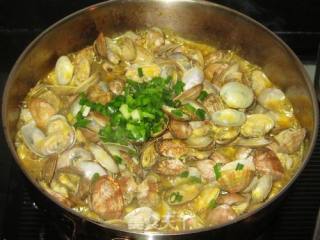 Stir-fried Clam with Curry recipe