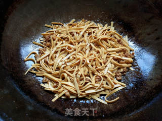 Stir-fried Bean Curd with Leek recipe