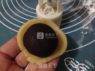 Bean Paste and Egg Yolk Guangyue recipe