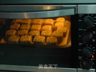 [cantonese-style Lotus Seed Paste Egg Yolk Mooncakes] Challenge The Most Classic Cantonese-style Mooncakes recipe