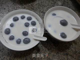 Milk Black Sesame Paste Glutinous Rice Balls recipe