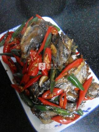 Stir-fried Small Dried Fish with Green and Red Pepper recipe