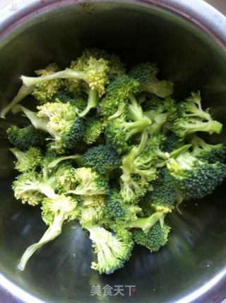 Broccoli with Fungus recipe