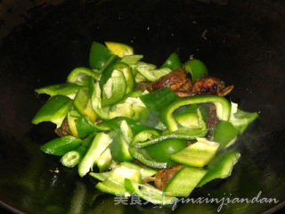 Stir-fried Tang Lice Fish with Green Peppers recipe