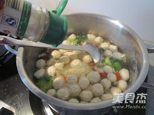 Bamboo Fungus Chicken Breast Meatball Soup recipe