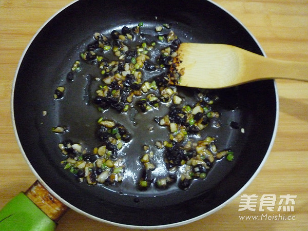 Stir-fried Enoki Mushroom with Black Bean Sauce recipe