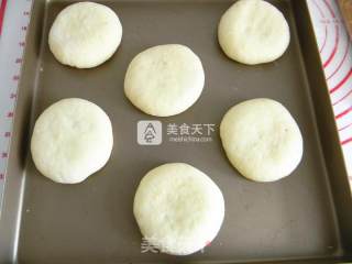 #aca烤明星大赛# Black Sesame and Coconut Stuffed Bread recipe