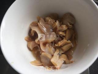 Stir-fried Geoduck Slices with Spring Bamboo Shoots and Pickles recipe