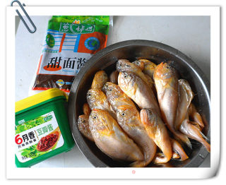 [trial Report on Making Healthy Life Xinhe Seasoning Gift Box with Heart]——sauce-flavored Small Crucian Head Fish recipe