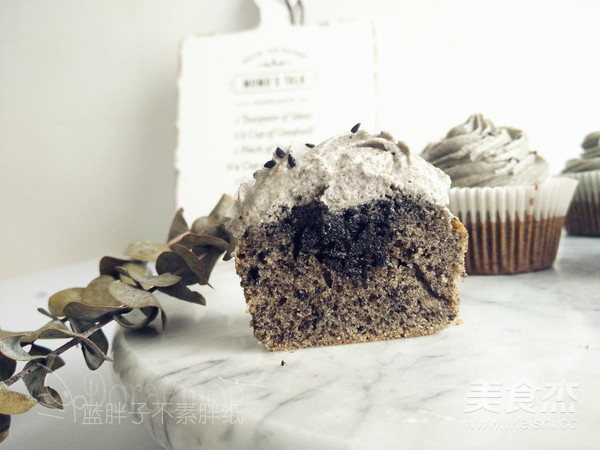 Triple Taste Black Sesame Cupcakes recipe