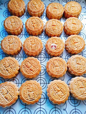 Cantonese-style Mooncakes❗with Detailed Explanations of Various Common Problems recipe