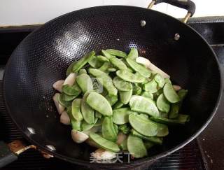 Boiled Taro with Green Lentils recipe