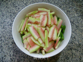 Watermelon Rind Mixed with Spinach Stem recipe