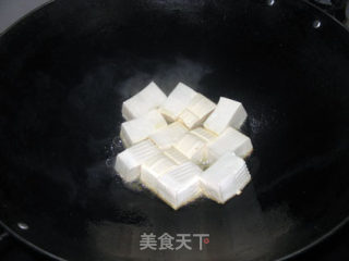 [cantonese Cuisine] Stir-fried Tofu with Bacon Cubes recipe