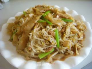 Bean Sprouts and Shredded Pork Braised Cakes recipe