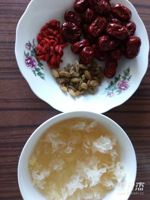 Tremella, Lotus Seed, Fig and Brown Rice Porridge recipe