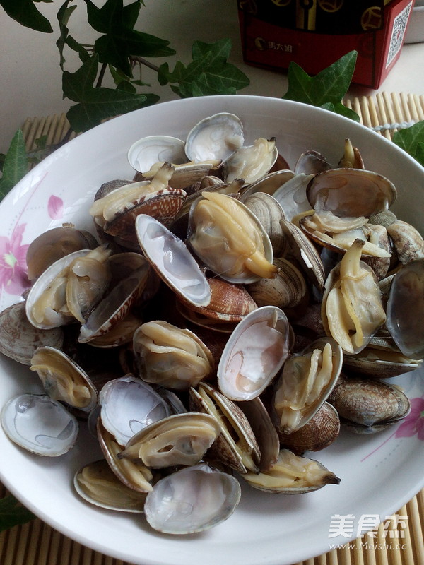 Steamed Clams in Raw Sauce recipe