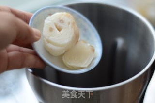 #秋滋阴润肺#white Fungus Lily Black Soy Milk recipe