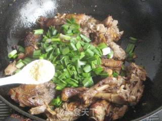Stir-fried Duck with Garlic and Spicy Sauce recipe