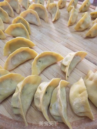 Dumplings Cooked with Corn Dumpling Flour and Dandelion Meat recipe