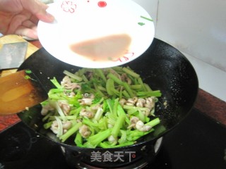 Stir-fried Cuttlefish with Parsley recipe