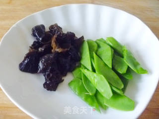 [family Quick Hand Stir-fry] Simple Stir-fried Banquet Dishes---fried Yam with Snow Peas and Fungus recipe