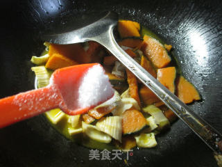 Stir-fried Japanese Pumpkin with Lamb Tail Bamboo Shoots recipe