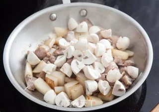 Stewed Chicken with Radishes recipe