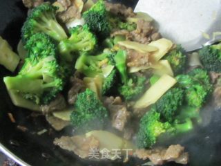 Stir-fried Beef with Winter Bamboo Shoots and Cauliflower recipe