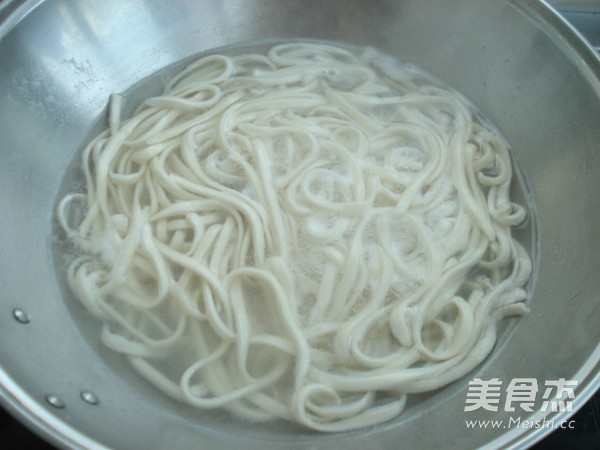 Stir-fried Pork Noodles with Fungus recipe