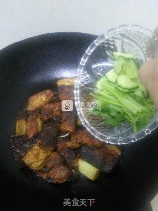 Stir-fried Tofu with Peach Gum recipe